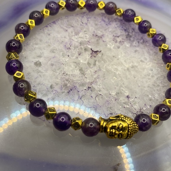 Amethyst Gemstone Bracelet With Gold Detailed - Picture 3 of 4